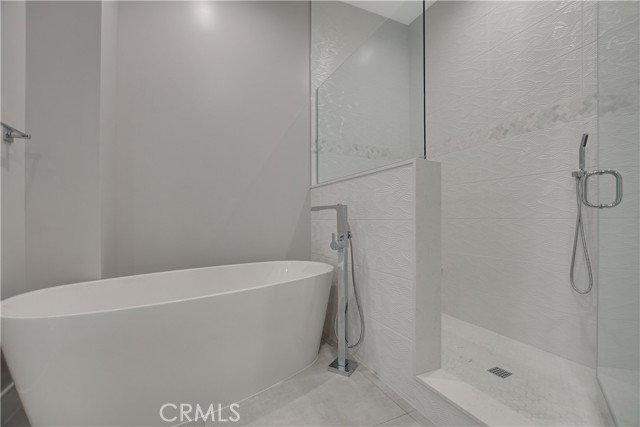 MASTER BATH TUB