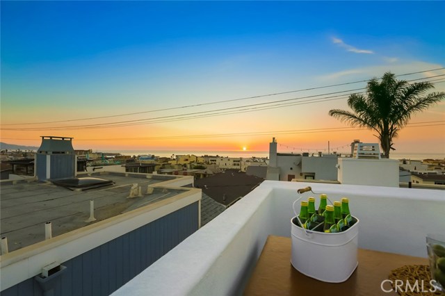 220 4th Street, Hermosa Beach, California 90254, 3 Bedrooms Bedrooms, ,4 BathroomsBathrooms,Residential,Sold,4th,PW18290182