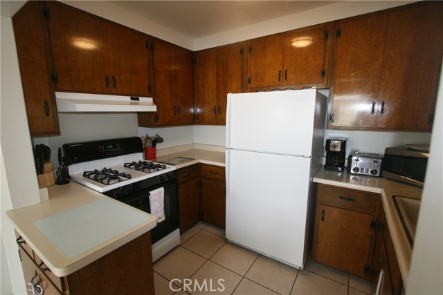  EFFICIENT KITCHEN IS OPEN TO A NICE SIZED DINING AREA.