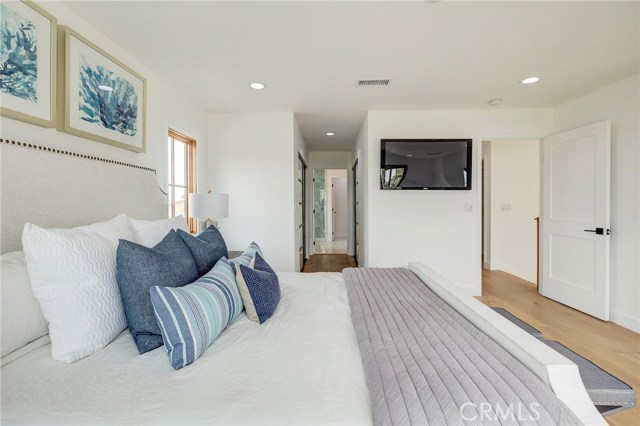 1218 6th Street, Hermosa Beach, California 90254, 4 Bedrooms Bedrooms, ,1 BathroomBathrooms,Residential,Sold,6th,SB18218680