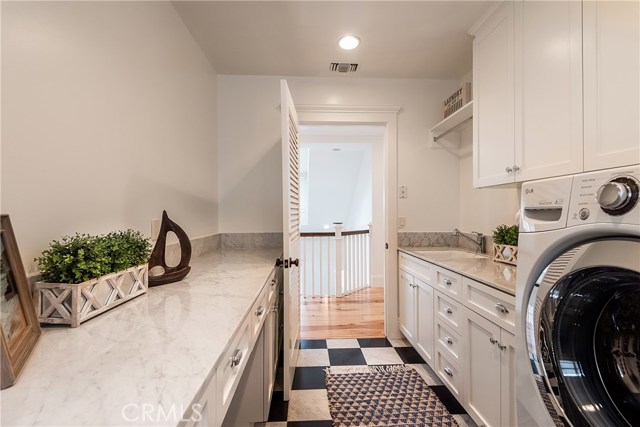 2916 Palm Avenue, Manhattan Beach, California 90266, 5 Bedrooms Bedrooms, ,4 BathroomsBathrooms,Residential,Sold,Palm,SB19125651