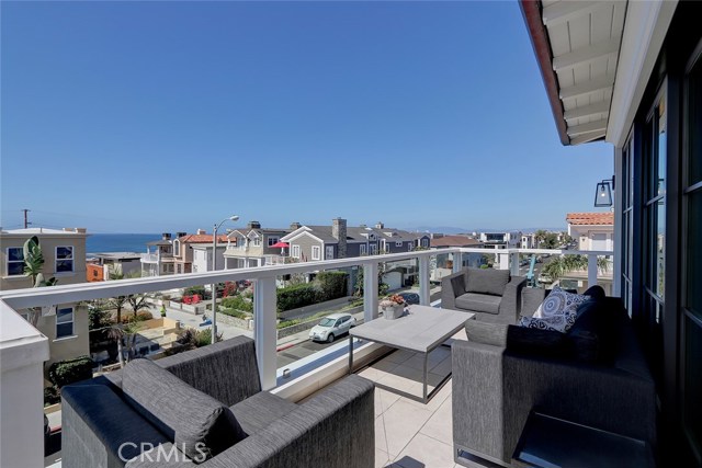 304 3rd Street, Manhattan Beach, California 90266, 4 Bedrooms Bedrooms, ,3 BathroomsBathrooms,Residential,Sold,3rd,SB19234721