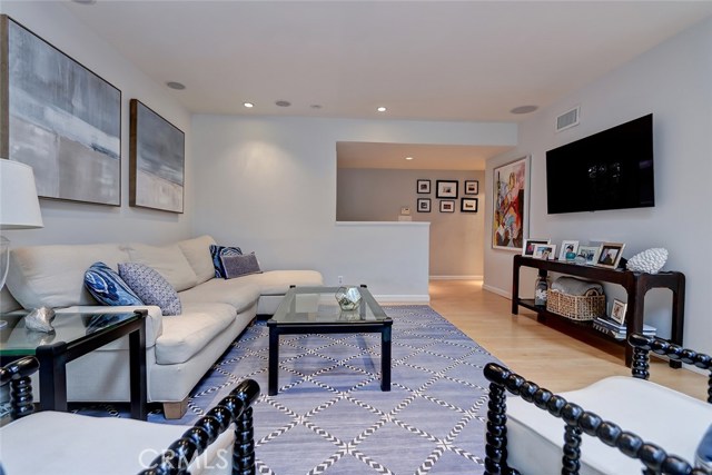 1212 Elm Avenue, Manhattan Beach, California 90266, 3 Bedrooms Bedrooms, ,2 BathroomsBathrooms,Residential,Sold,Elm,SB19051090