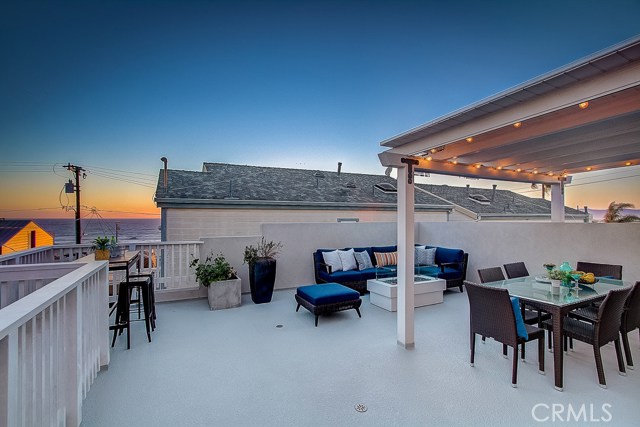132 35th Place, Hermosa Beach, California 90254, 2 Bedrooms Bedrooms, ,2 BathroomsBathrooms,Residential,Sold,35th,SB19057826
