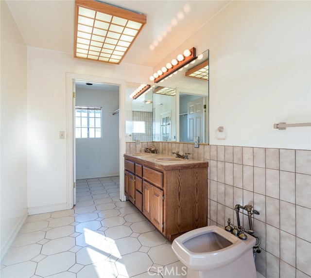 512 Juanita Avenue, Redondo Beach, California 90277, 5 Bedrooms Bedrooms, ,3 BathroomsBathrooms,Residential,Sold,Juanita,SB17255407