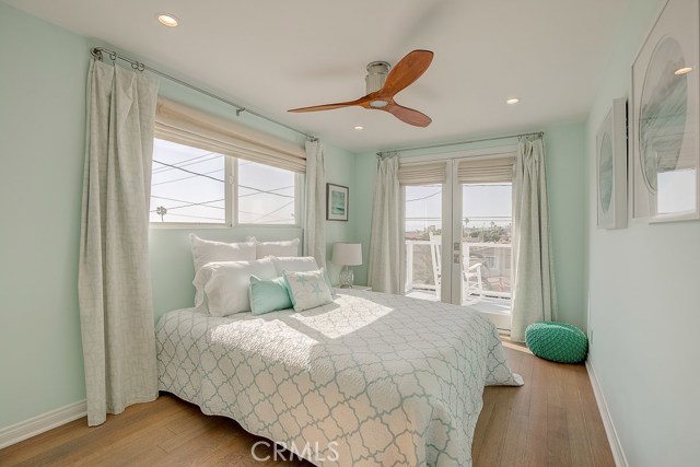 1124 1st Street, Hermosa Beach, California 90254, 4 Bedrooms Bedrooms, ,3 BathroomsBathrooms,Residential,Sold,1st,SB20124705