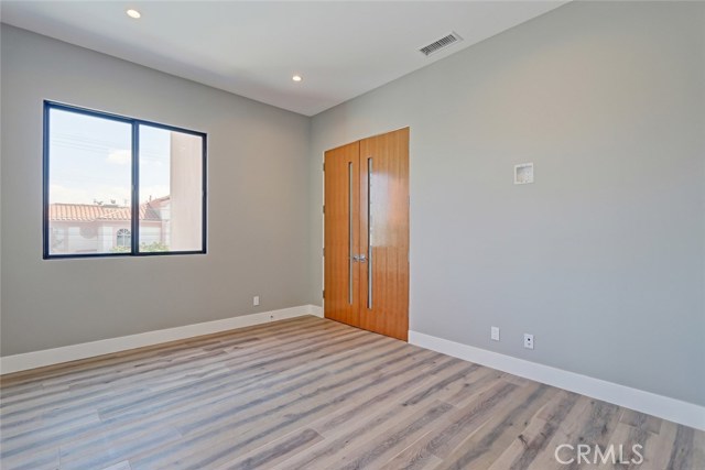 LIGHT AND BRIGHT BEDROOM