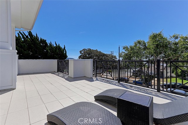 404 Lucia, Redondo Beach, California 90277, 4 Bedrooms Bedrooms, ,3 BathroomsBathrooms,Residential,Sold,Lucia,SB17221767