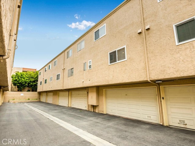 209 Valley Drive, Hermosa Beach, California 90254, 2 Bedrooms Bedrooms, ,2 BathroomsBathrooms,Residential,Sold,Valley,SB19112265