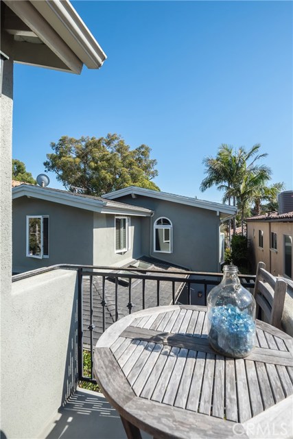 569 31st Street, Manhattan Beach, California 90266, 5 Bedrooms Bedrooms, ,3 BathroomsBathrooms,Residential,Sold,31st,SB20164744