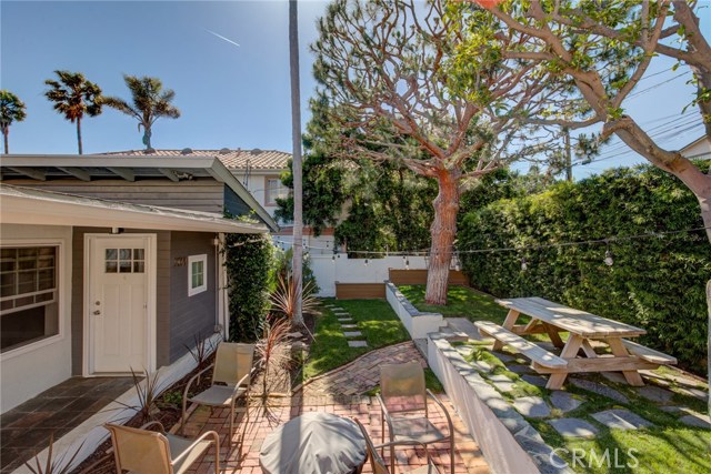 2014 Huntington Lane, Redondo Beach, California 90278, 6 Bedrooms Bedrooms, ,3 BathroomsBathrooms,Residential,Sold,Huntington,PV20087017