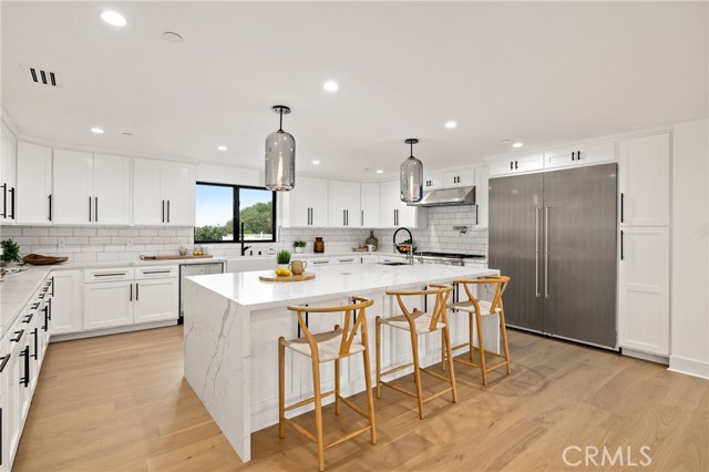 Gorgeous Chef's Kitchen Takes Center Stage