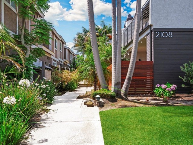 2108 Rockefeller Lane, Redondo Beach, California 90278, 2 Bedrooms Bedrooms, ,2 BathroomsBathrooms,Residential,Sold,Rockefeller,PV21128723