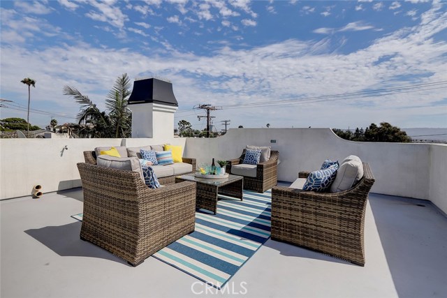 1057 8th Place, Hermosa Beach, California 90254, 5 Bedrooms Bedrooms, ,3 BathroomsBathrooms,Residential,Sold,8th,SB19212583