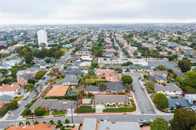 1301 5th Street, Manhattan Beach, California 90266, 4 Bedrooms Bedrooms, ,1 BathroomBathrooms,Residential,Sold,5th,SB21146888