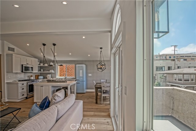 129 38th Street, Manhattan Beach, California 90266, 6 Bedrooms Bedrooms, ,6 BathroomsBathrooms,Residential,Sold,38th,SB21024072