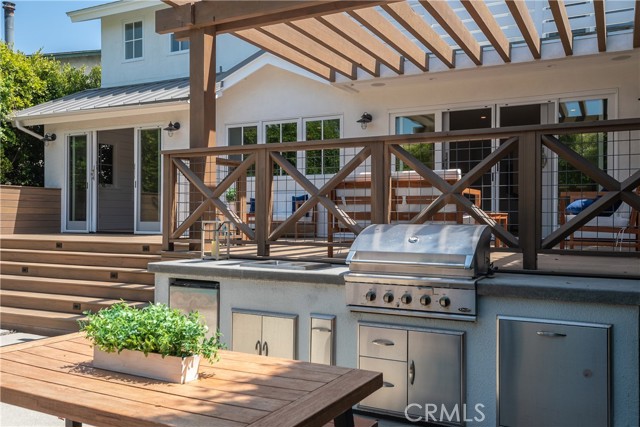 933 9th Street, Manhattan Beach, California 90266, 4 Bedrooms Bedrooms, ,2 BathroomsBathrooms,Residential,Sold,9th,SB21112500