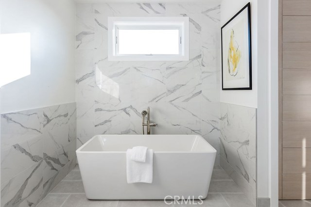 Spa like experience in luxurious soaking tub