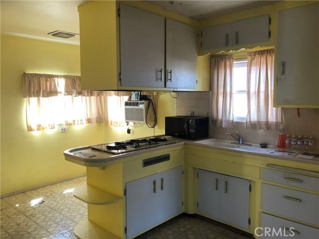 838 2nd Street, Hermosa Beach, California 90254, 2 Bedrooms Bedrooms, ,1 BathroomBathrooms,Residential,Sold,2nd,SB20015544