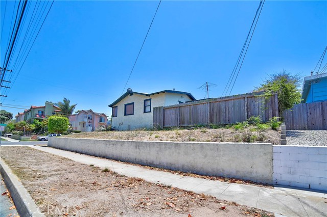 201 Juanita Avenue, Redondo Beach, California 90277, 2 Bedrooms Bedrooms, ,1 BathroomBathrooms,Residential,Sold,Juanita,OC17151838
