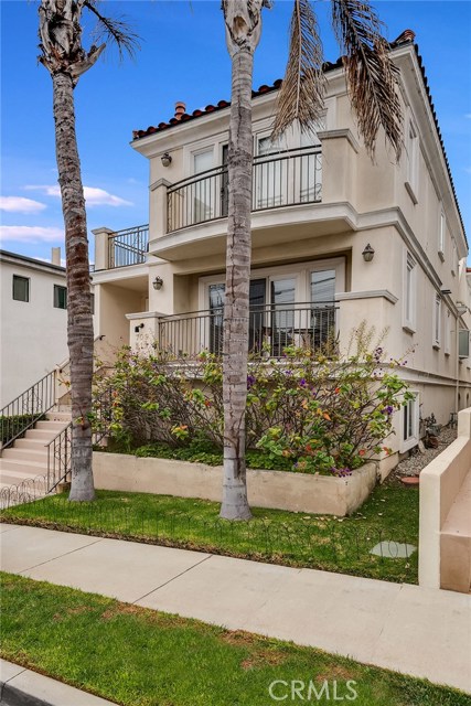 711 1st Place, Hermosa Beach, California 90254, 4 Bedrooms Bedrooms, ,3 BathroomsBathrooms,Residential,Sold,1st,SB20215238