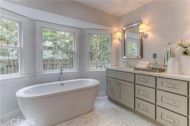 4 Bed Home for Sale in Los Angeles, California