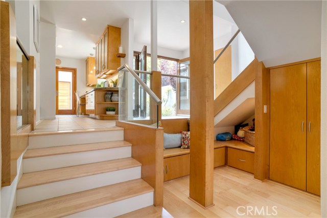 View from living room to front door and kitchen.  Appreciate the architecture, clean lines and sunlight filled spaces including the imagination-inspiring kid´s play nook with toy storage.  Also a great reading area.