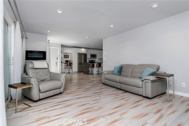 635 Prospect Avenue, Redondo Beach, California 90277, 3 Bedrooms Bedrooms, ,2 BathroomsBathrooms,Residential,Sold,Prospect,SB20111745