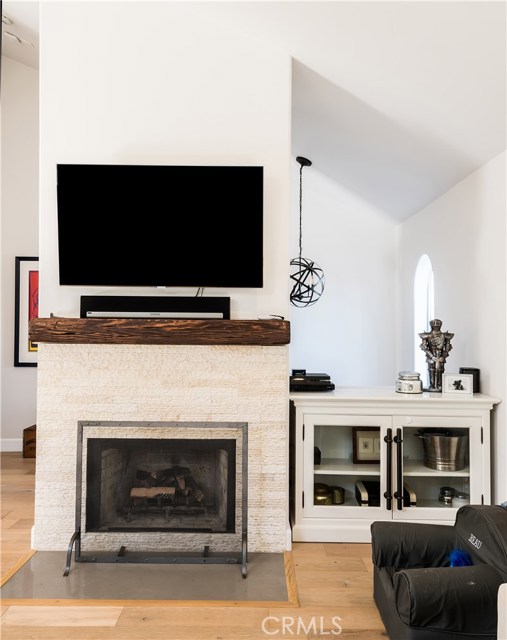 840 Loma Drive, Hermosa Beach, California 90254, 3 Bedrooms Bedrooms, ,2 BathroomsBathrooms,Residential,Sold,Loma,SB18033597