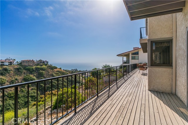 1625 Via Barcelona, Palos Verdes Estates, California 90274, 5 Bedrooms Bedrooms, ,3 BathroomsBathrooms,Residential,Sold,Via Barcelona,PV21111092