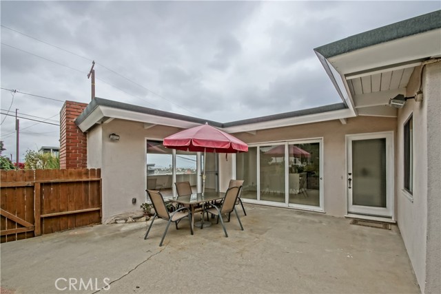 707 24th Place, Hermosa Beach, California 90254, 3 Bedrooms Bedrooms, ,2 BathroomsBathrooms,Residential,Sold,24th,SB21105604