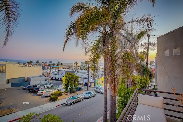 1401 Manhattan Avenue, Hermosa Beach, California 90254, 4 Bedrooms Bedrooms, ,3 BathroomsBathrooms,Residential,Sold,Manhattan,SB19160041