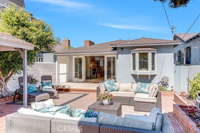 412 Marine Avenue, Manhattan Beach, California 90266, 3 Bedrooms Bedrooms, ,Residential,Sold,Marine,SB21057132