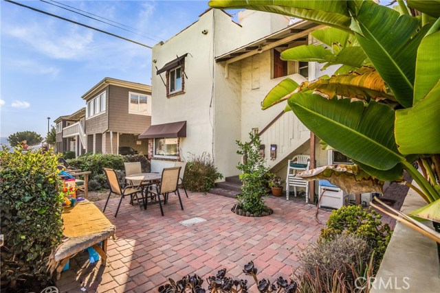 317 11th Street, Manhattan Beach, California 90266, 2 Bedrooms Bedrooms, ,2 BathroomsBathrooms,Residential,Sold,11th,SB17074863