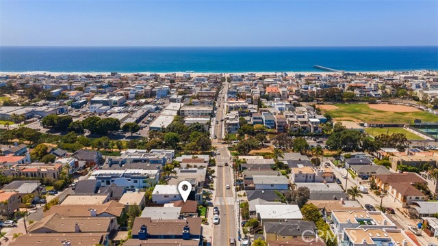 654 8th Street, Hermosa Beach, California 90254, 3 Bedrooms Bedrooms, ,1 BathroomBathrooms,Residential,Sold,8th,OC21085507