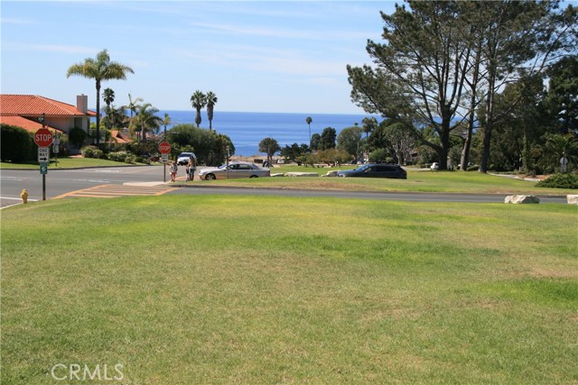 Parkland right across the street - with an ocean view!!