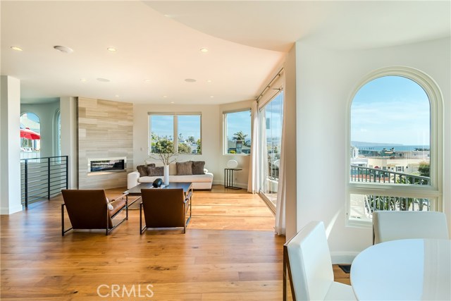 2524 Manhattan Avenue, Hermosa Beach, California 90254, 5 Bedrooms Bedrooms, ,3 BathroomsBathrooms,Residential,Sold,Manhattan,SB18096858