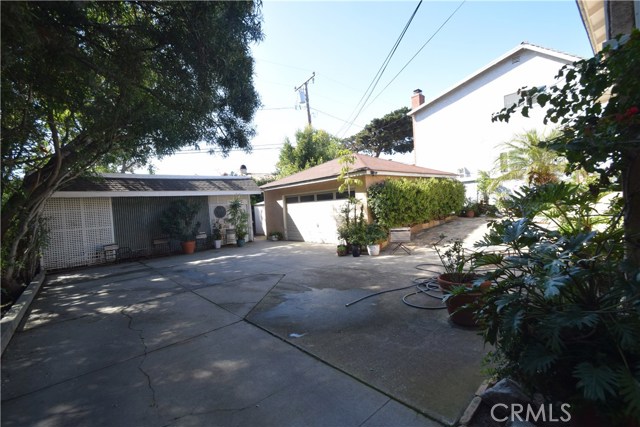 Carriage house and double garage