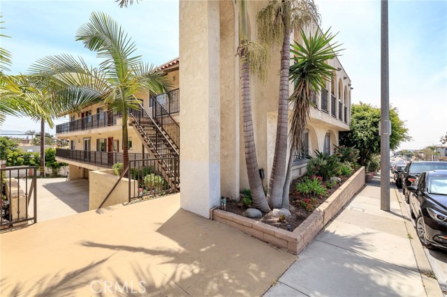 640 Manhattan Beach Boulevard, Manhattan Beach, California 90266, 2 Bedrooms Bedrooms, ,1 BathroomBathrooms,Residential,Sold,Manhattan Beach,SB19137703