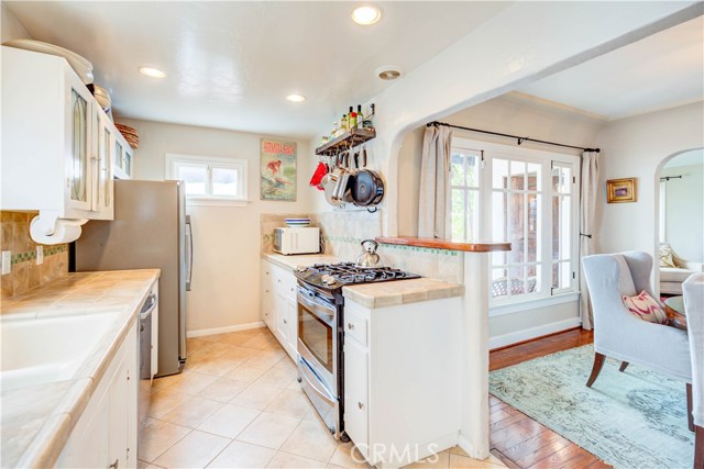 1236 3rd Street, Hermosa Beach, California 90254, 2 Bedrooms Bedrooms, ,Residential,Sold,3rd,SB19113677