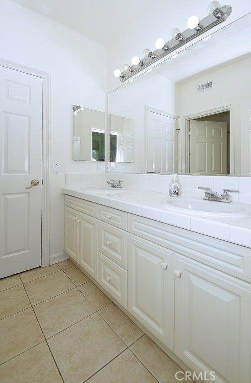 Jack n Jill Bathroom