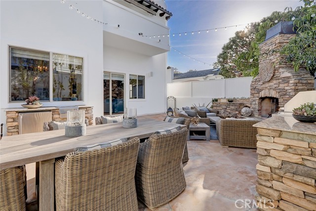 579 29th Street, Manhattan Beach, California 90266, 5 Bedrooms Bedrooms, ,4 BathroomsBathrooms,Residential,Sold,29th,SB21057562