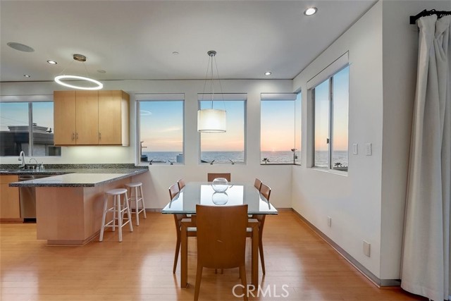 200 38th Street, Manhattan Beach, California 90266, 3 Bedrooms Bedrooms, ,4 BathroomsBathrooms,Residential,Sold,38th,PW21027936