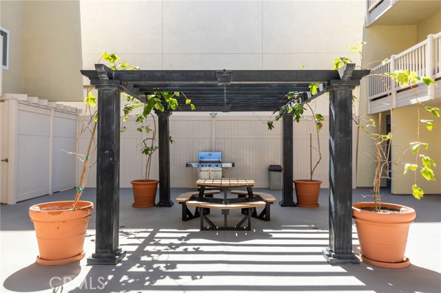 Communal Gazebo area and picnic table.