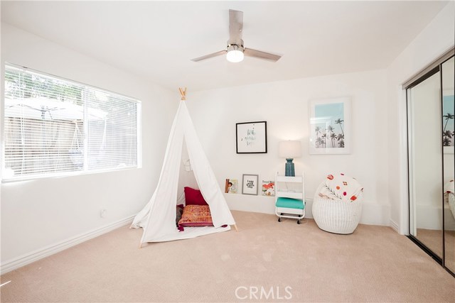 Large 2nd bedroom perfect for kids or master.