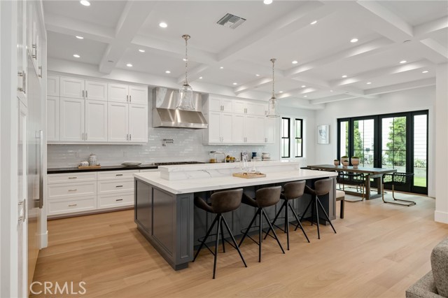 Large scale kitchen with all the bells and all the whistles