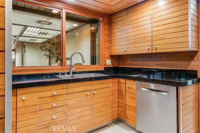 15 Margate Square, Palos Verdes Estates, California 90274, 3 Bedrooms Bedrooms, ,2 BathroomsBathrooms,Residential,Sold,Margate,SB21026966