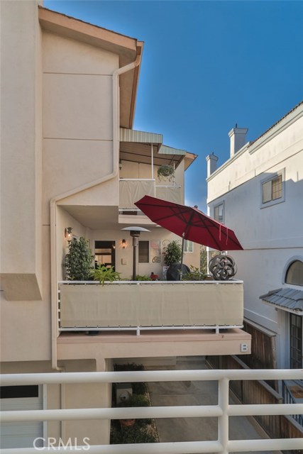 511 11th St #B, Hermosa Beach, California 90254, 4 Bedrooms Bedrooms, ,2 BathroomsBathrooms,Residential,Sold,11th St #B,SB18214403