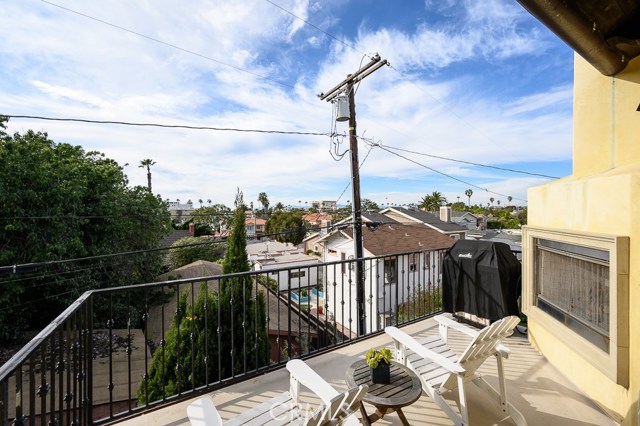 617 Pacific Coast, Redondo Beach, California 90277, 4 Bedrooms Bedrooms, ,3 BathroomsBathrooms,Residential,Sold,Pacific Coast,SB20046115