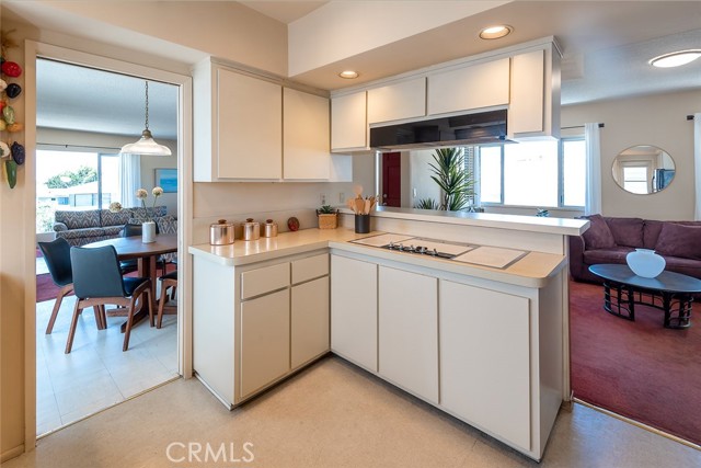 728 13th Street, Manhattan Beach, California 90266, 3 Bedrooms Bedrooms, ,2 BathroomsBathrooms,Residential,Sold,13th,SB21113806